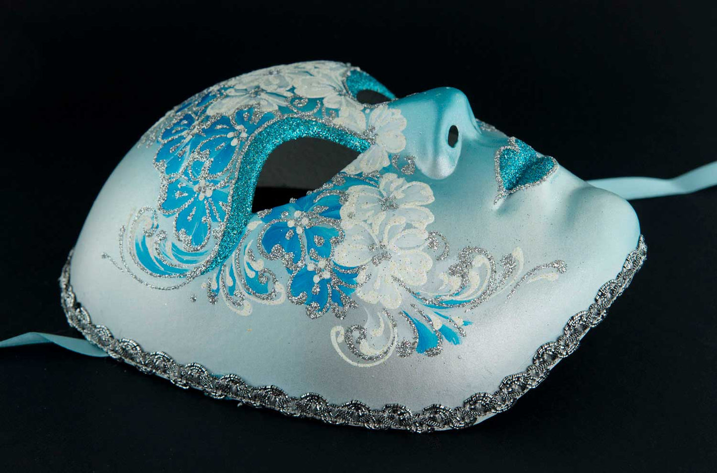Masque Volto Fleurs Bleu et Argenté – Artisanat Authentique de Venise