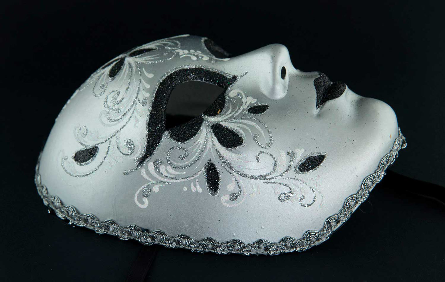 Masque Volto Floral Noir et Argenté – Artisanat Authentique de Venise