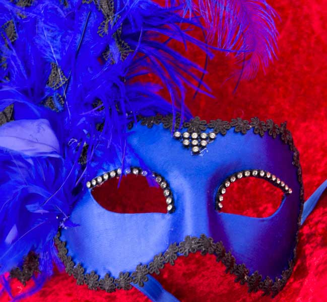 Masque Colombine Satin Bleu à Plumes – Artisanat Authentique de Venise