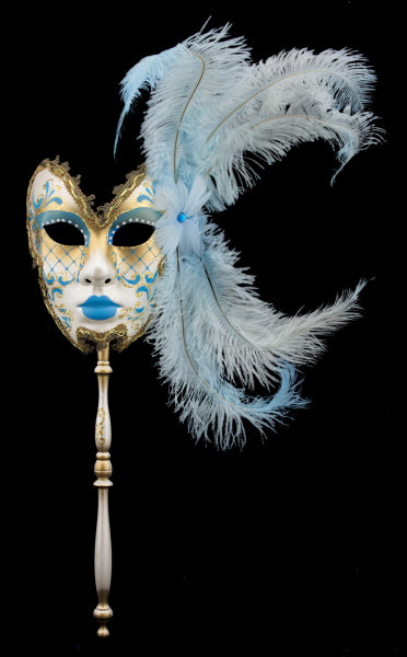 Masque Vénitien de Gala Farfalla Bleu ciel à Bâton et Plumes – Artisanat Authentique de Venise