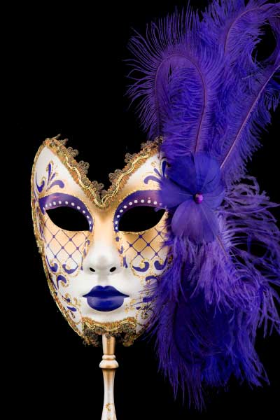 Masque Vénitien de Gala Farfalla Violet à Bâton et Plumes – Artisanat Authentique de Venise