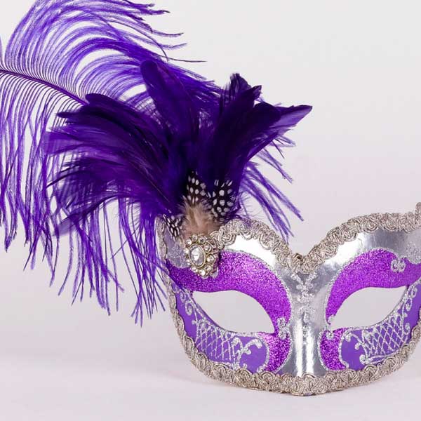 Masque Loup French Cancan Violet et Argent à Plumes – Artisanat Authentique de Venise