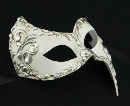 Masque Fantasme Écru et Argenté – Artisanat Authentique de Venise