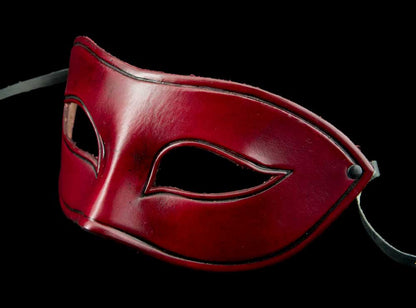 Masque Colombine en Cuir Rouge Bordeaux – Artisanat Authentique de Venise