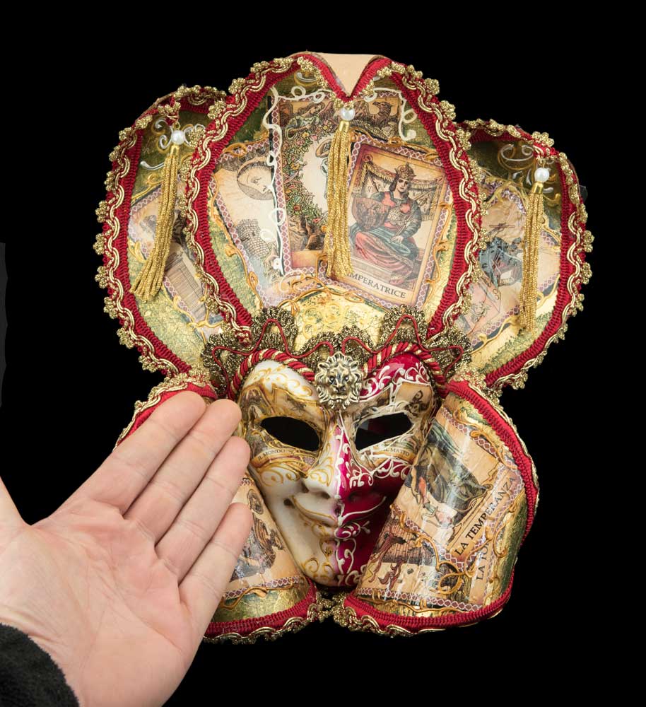 Masque Miniature Jolly Joker Doré Rouge « Impératrice et Tempérance » – Artisanat Authentique de Venise