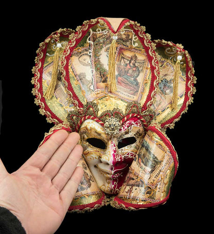 Masque Miniature Jolly Joker Doré Rouge « Impératrice et Tempérance » – Artisanat Authentique de Venise