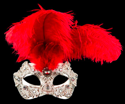 Masque Colombine Macramé Argenté à Plumes Rouges – Artisanat Authentique de Venise