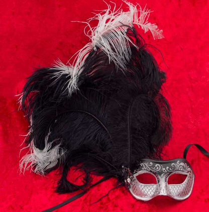 Masque Colombine Noir et Argent à Plumes – Artisanat Authentique de Venise