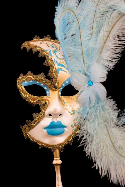 Masque Vénitien de Gala Luna Bleu ciel à Bâton et Plumes – Artisanat Authentique de Venise
