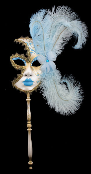 Masque Vénitien de Gala Luna Bleu ciel à Bâton et Plumes – Artisanat Authentique de Venise