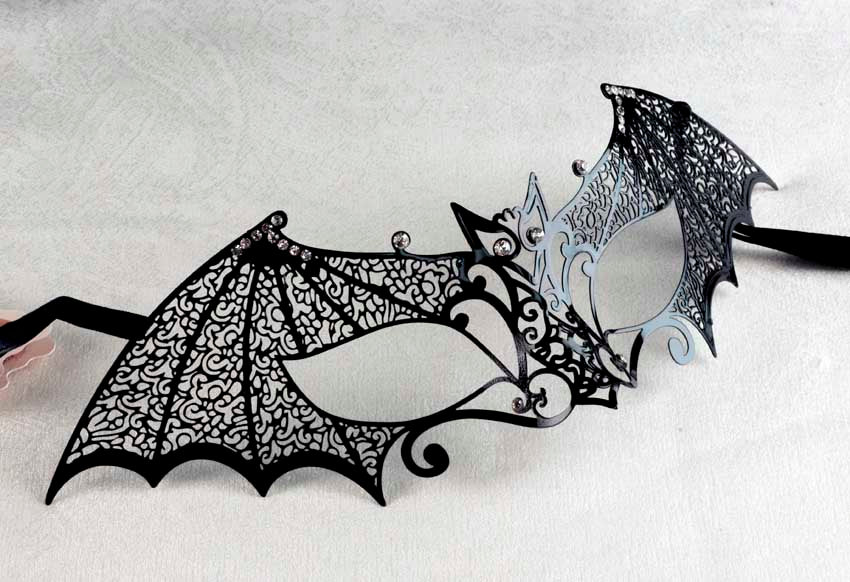 Masque Chauve-Souris en Métal avec Strass – Artisanat Authentique de Venise