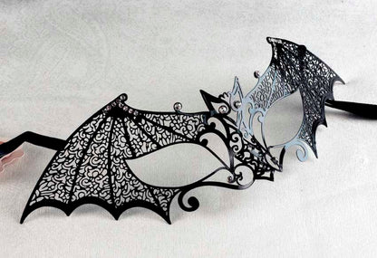 Masque Chauve-Souris en Métal avec Strass – Artisanat Authentique de Venise