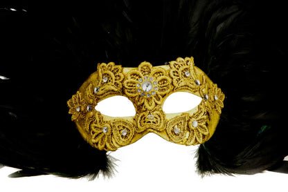 Masque Colombine Macramé Doré Noir et Doré à Plumes – Artisanat Authentique de Venise