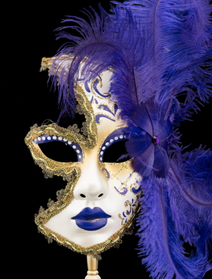 Masque De Carnaval Jaune Coloré Avec Des Plumes Et Des Rubans Venise Italie  Banque D'Images et Photos Libres De Droits. Image 93389621